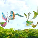 はばたく羽根のオブジェ