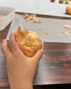 たまねぎをつくる愛知県臨床美術プログラム